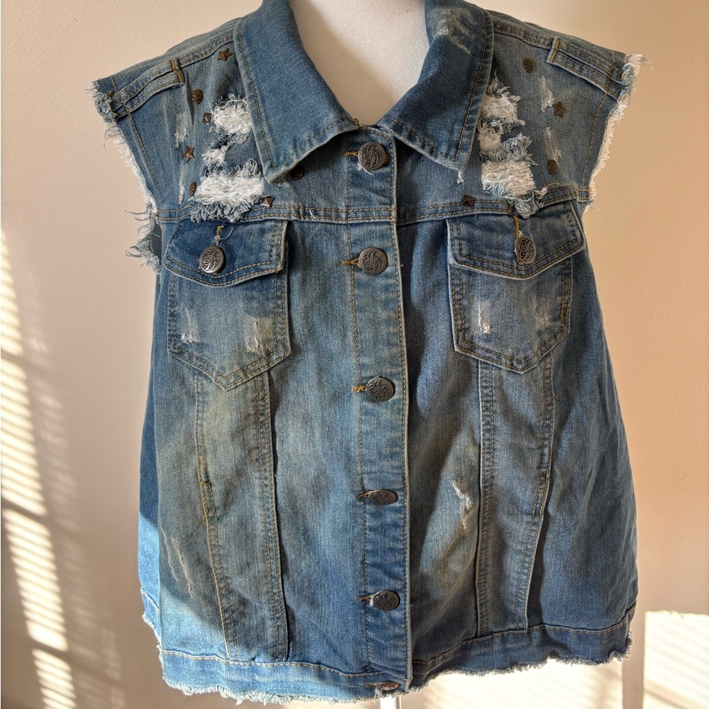 JANE DOES UNIQUE DISTRESSED GRUNGE JEAN VEST WITH EMBELISHMENTS